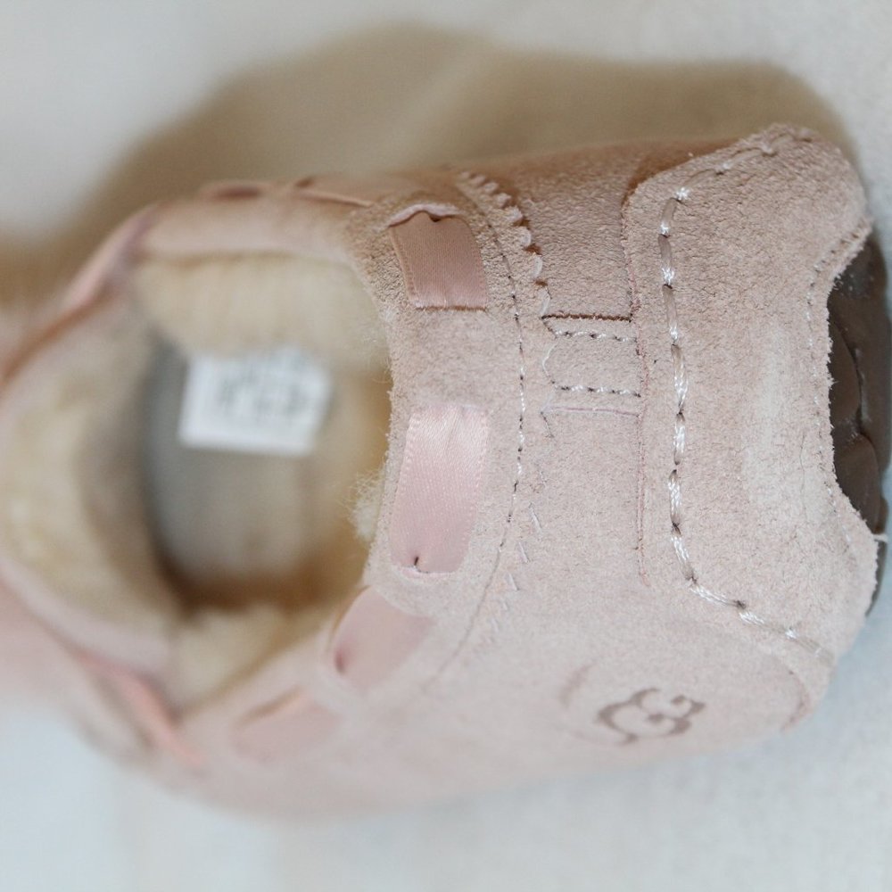 UGG NEW DAKOTA POM SUEDE SHEARLING SLIPPERS PINK - Picture 8 of 9